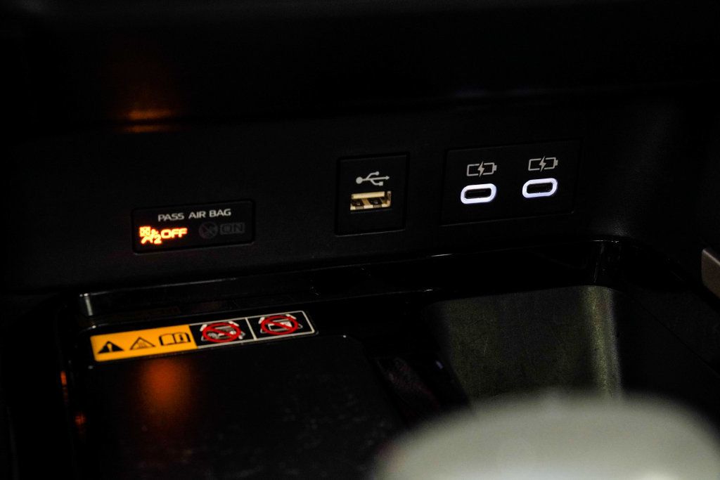 Toyota Camry photo 30