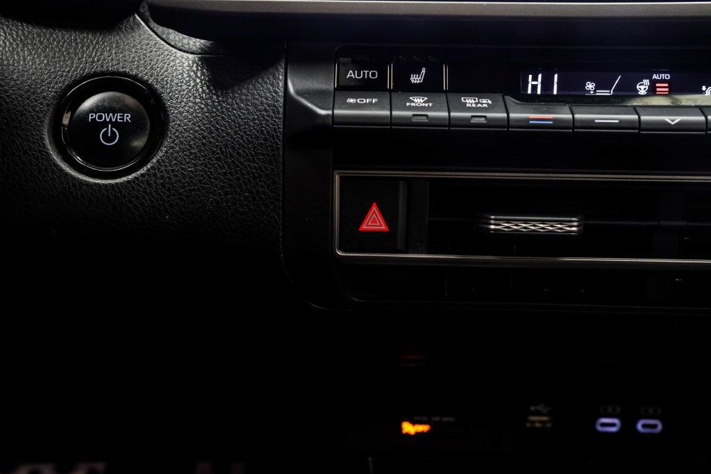 Toyota Camry photo 32