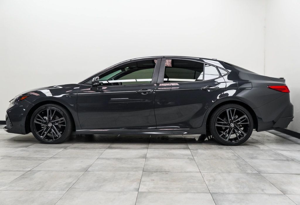 Toyota Camry photo 9