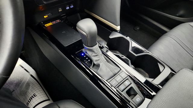 2025 Toyota Camry XSE with Premium Package & 19'' Dark Grey Metallic Wheels - 22950898 - 16