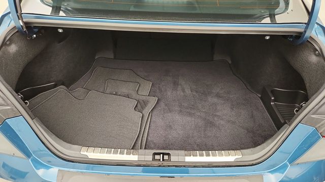 2025 Toyota Camry XSE with Premium Package & 19'' Dark Grey Metallic Wheels - 22950898 - 21