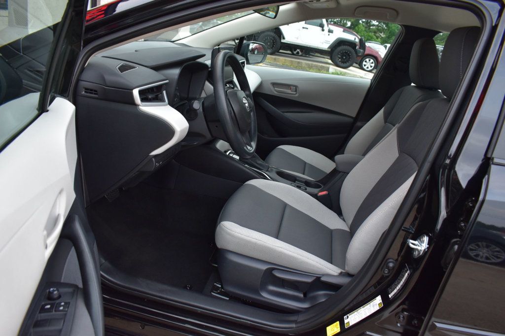2025 Toyota Corolla LE photo 12