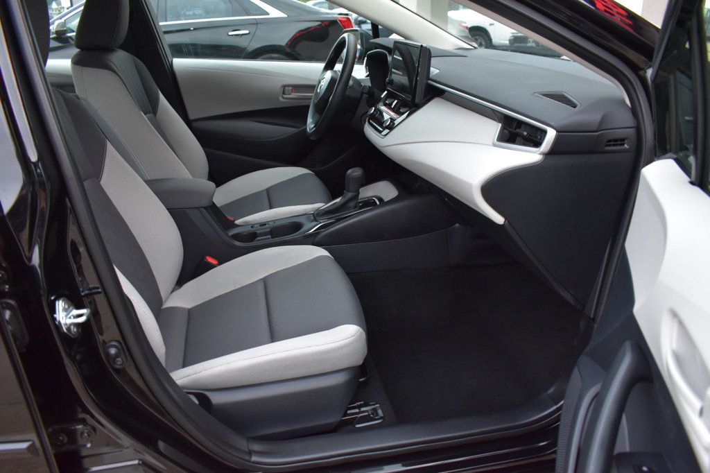 2025 Toyota Corolla LE photo 15