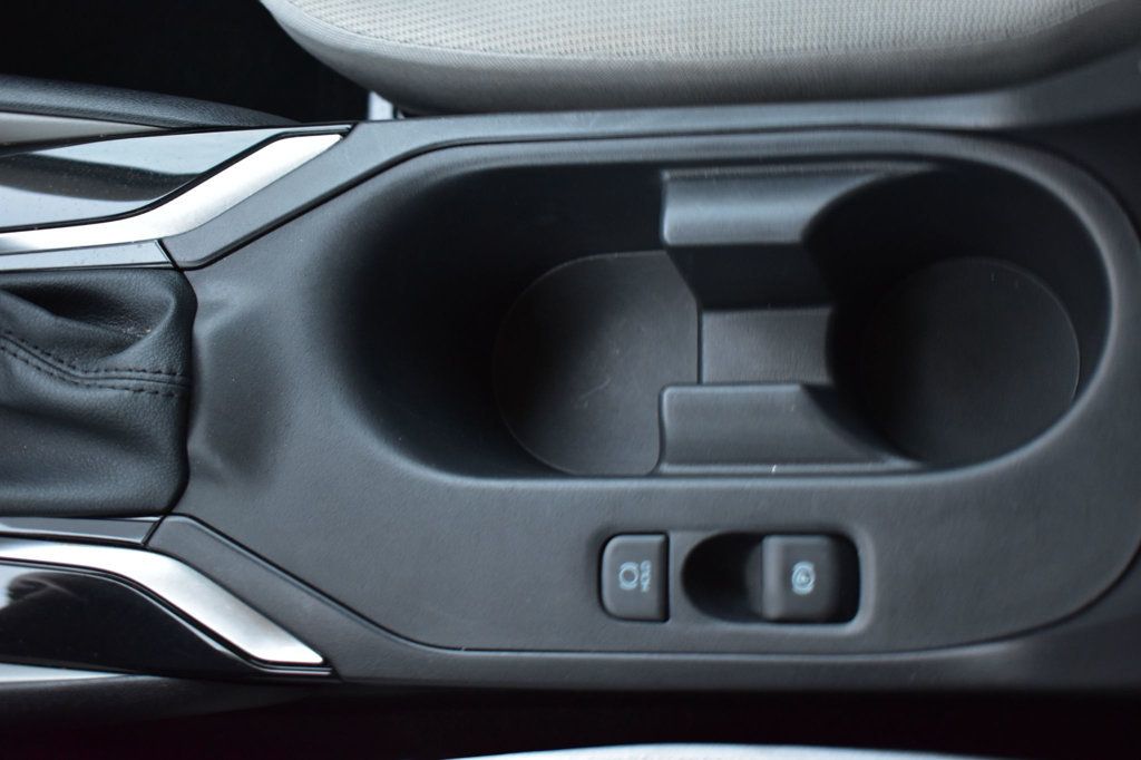 2025 Toyota Corolla LE photo 33