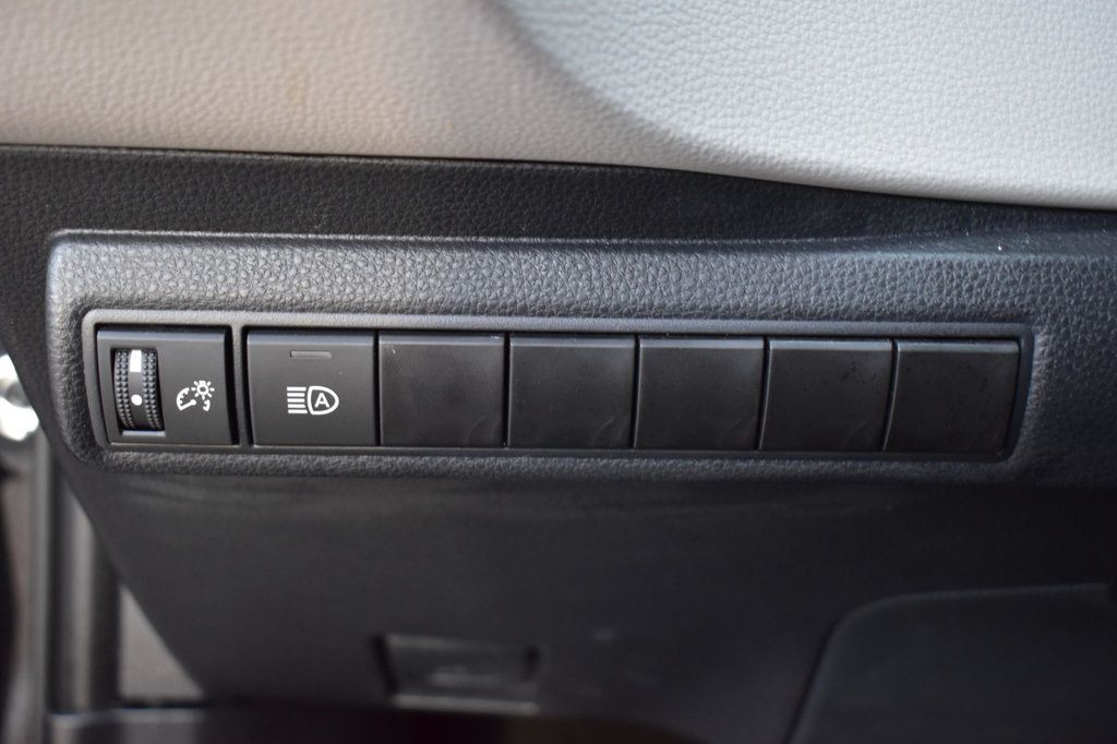 2025 Toyota Corolla LE photo 34