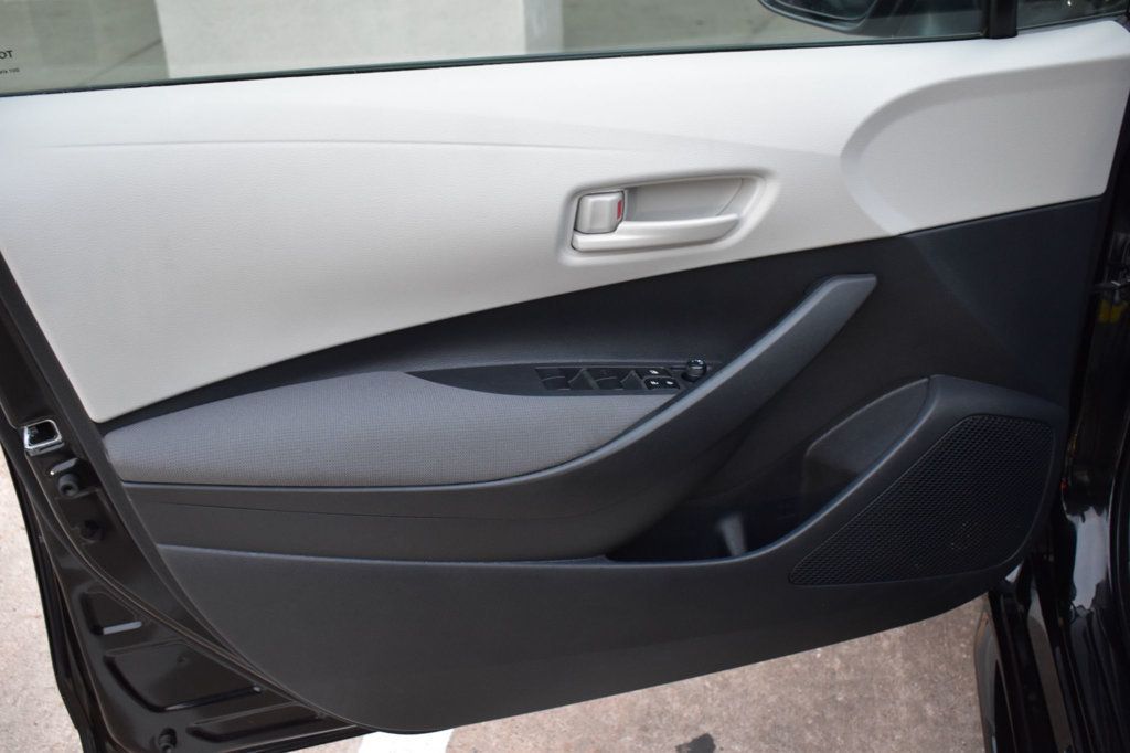 2025 Toyota Corolla LE photo 35
