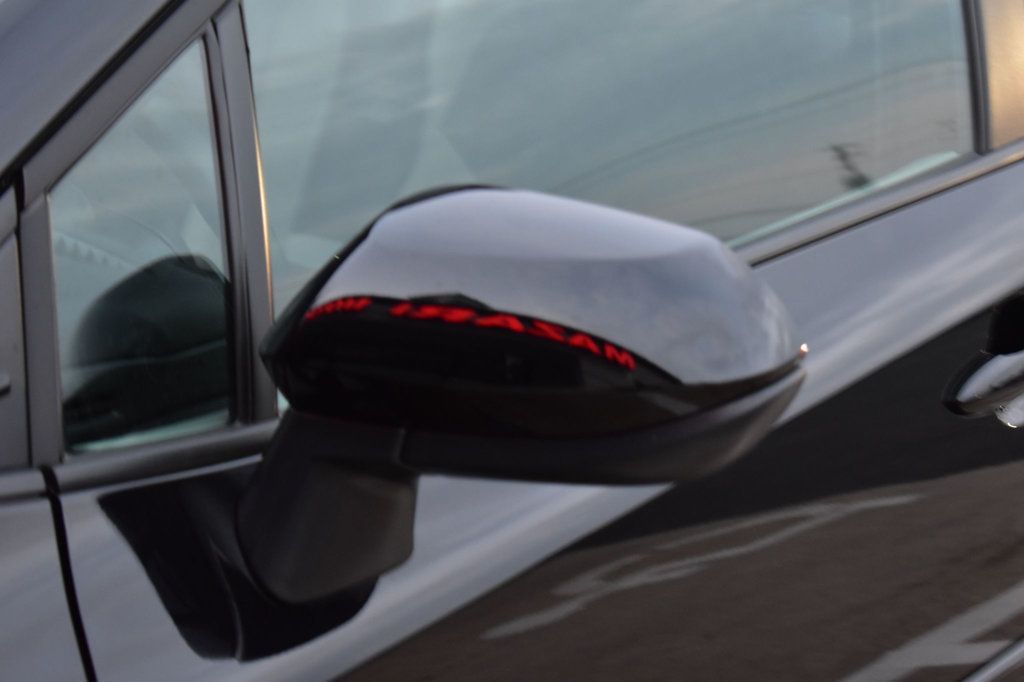 2025 Toyota Corolla LE photo 40