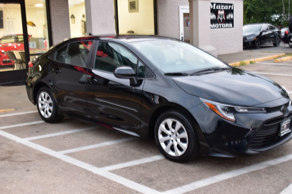 2025 Toyota Corolla LE photo 8