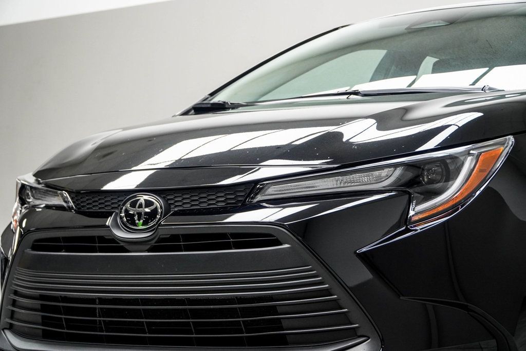 2025 Toyota Corolla LE photo 2