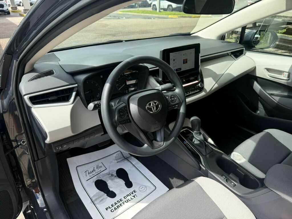 2025 Toyota Corolla LE photo 3