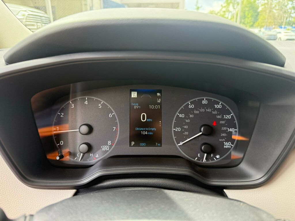 2025 Toyota Corolla LE photo 4