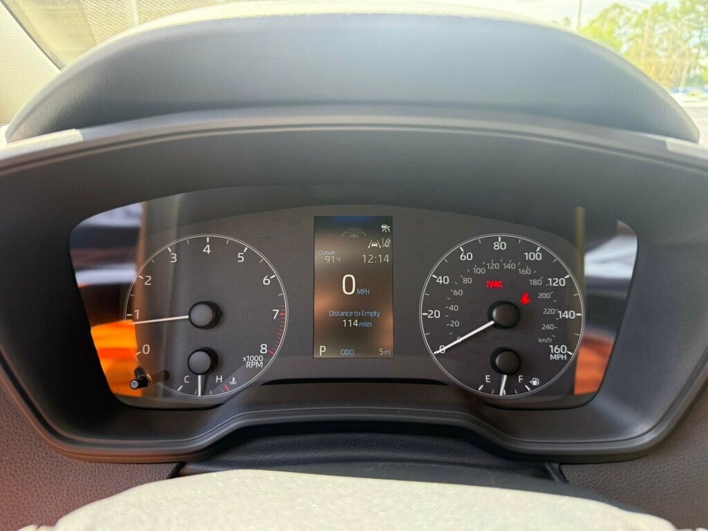 2025 Toyota Corolla LE photo 4