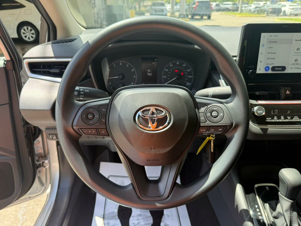 2025 Toyota Corolla LE photo 5