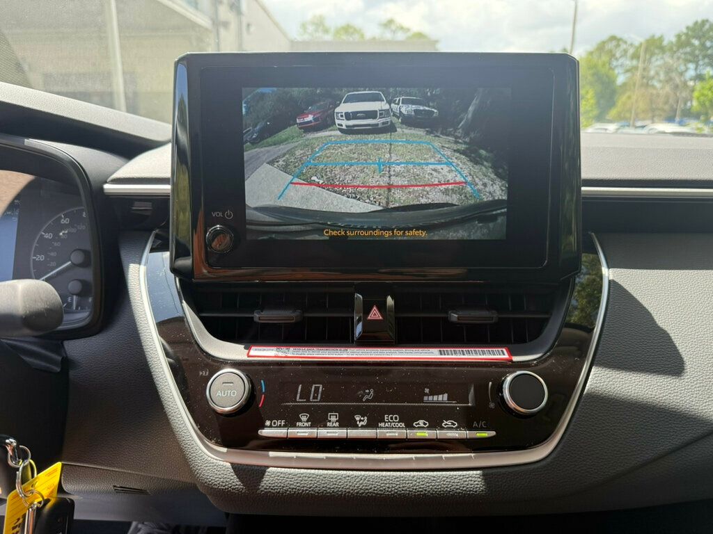 2025 Toyota Corolla LE photo 6