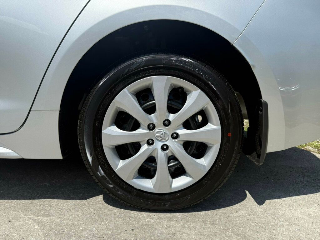 2025 Toyota Corolla LE photo 8