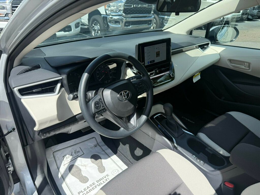 2025 Toyota Corolla LE photo 3