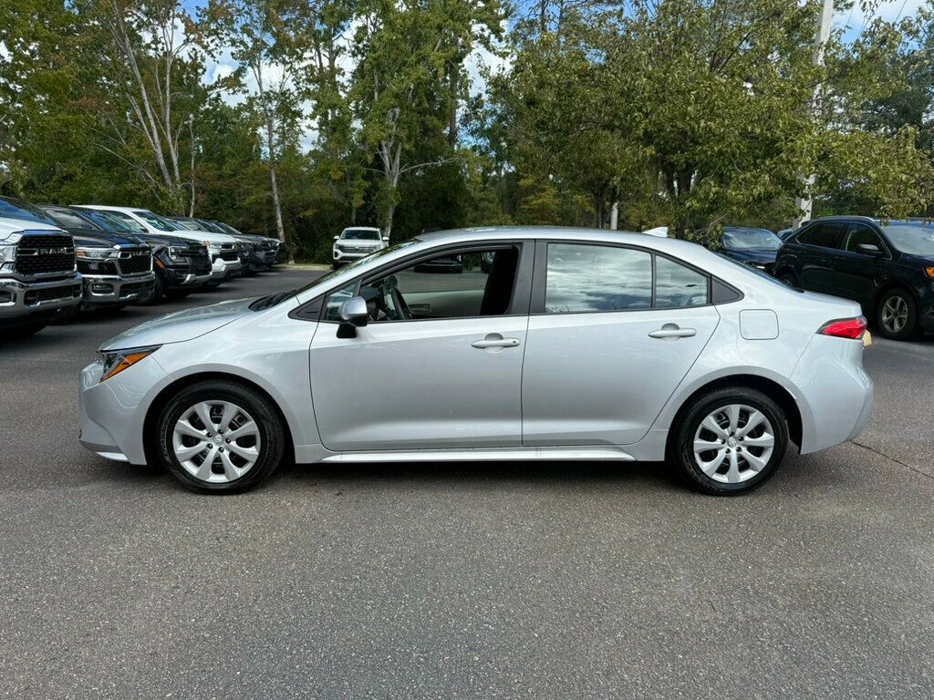 2025 Toyota Corolla LE photo 2