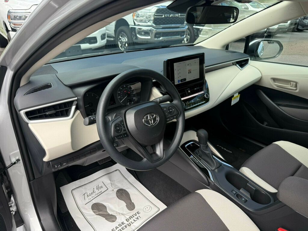 2025 Toyota Corolla LE photo 3