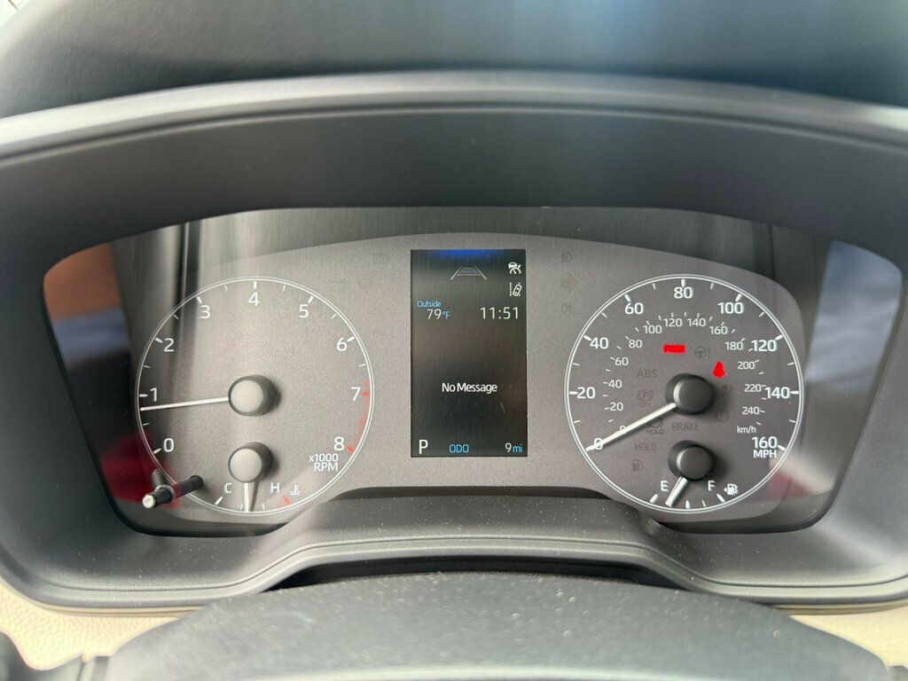 2025 Toyota Corolla LE photo 4