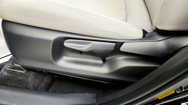 2025 Toyota Corolla Cross L - 23054126 - 9