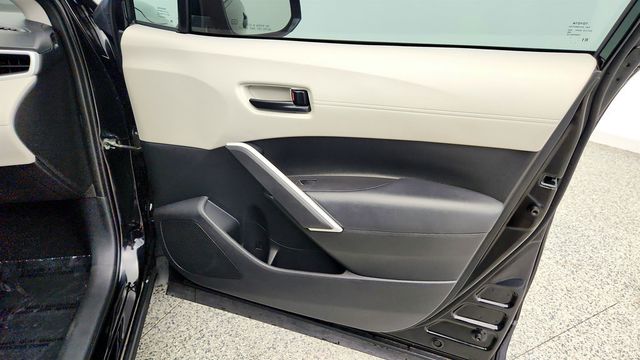 2025 Toyota Corolla Cross L - 23054126 - 21