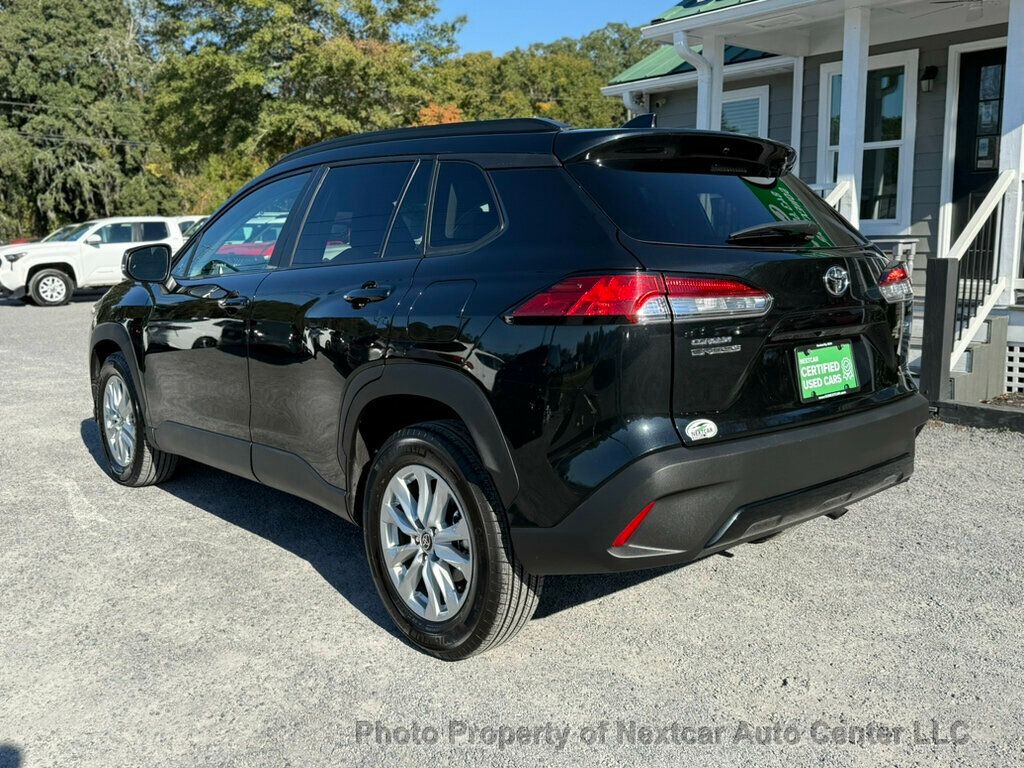 2025 Toyota Corolla Cross LE photo 2