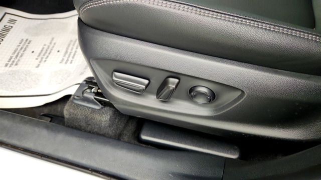 2025 Toyota Corolla Cross XLE 4WD w/ Convenience Pkg, JBL Audio & Adaptive Headlights - 23048196 - 11