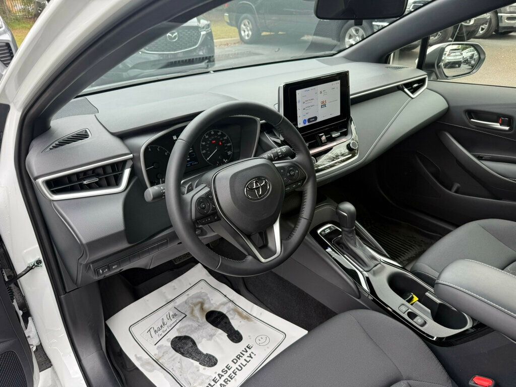 2025 Toyota Corolla SE photo 3