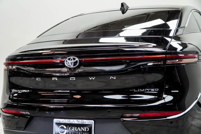 2025 Toyota Crown Limited AWD - 22907856 - 11