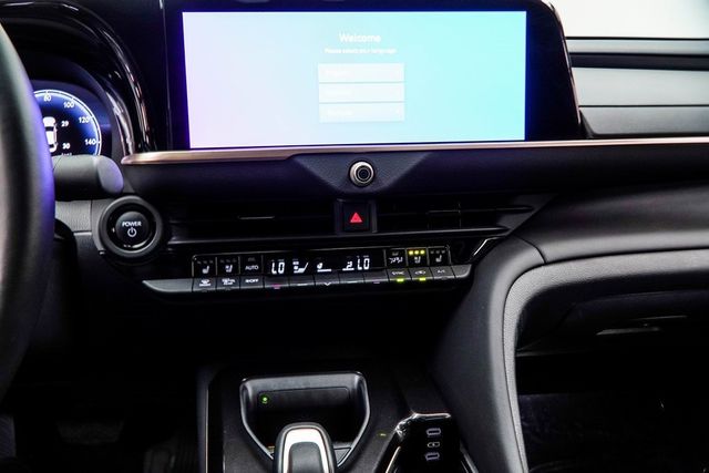 2025 Toyota Crown Limited AWD - 22907856 - 21