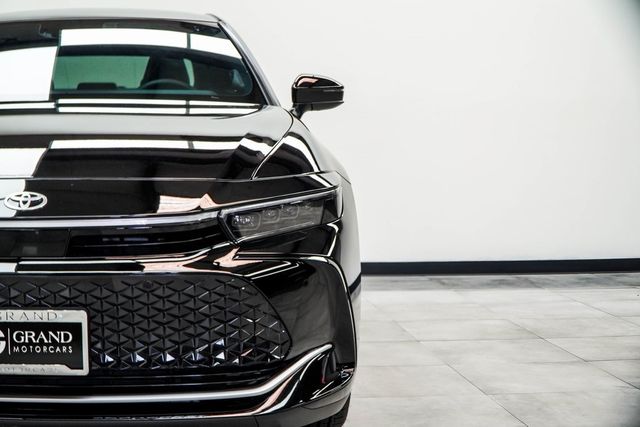 2025 Toyota Crown Limited AWD - 22907856 - 3