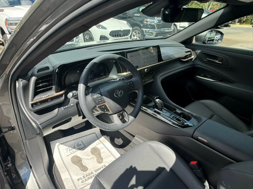 2025 Toyota Crown XLE photo 3