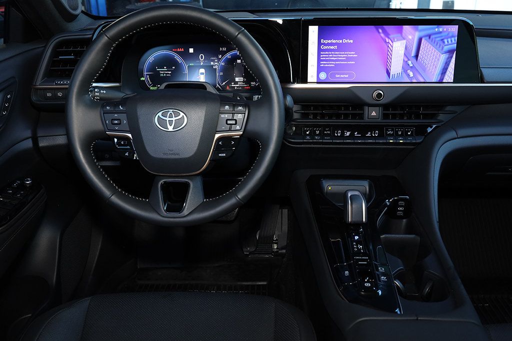 2025 Toyota Crown Signia Limited photo 19