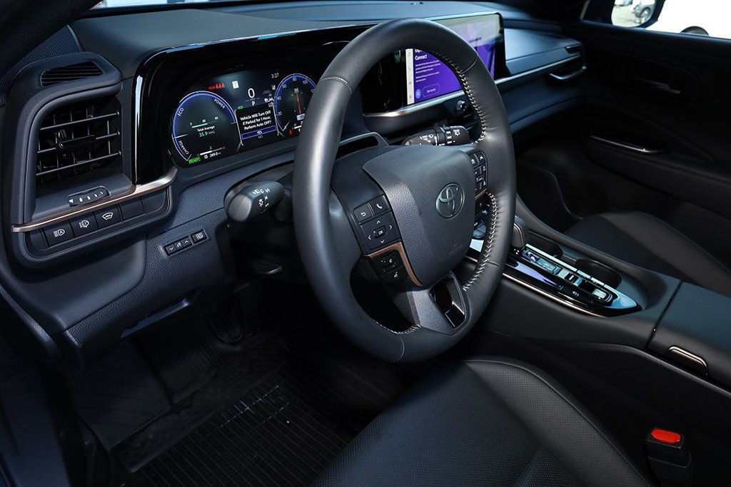 2025 Toyota Crown Signia Limited photo 20