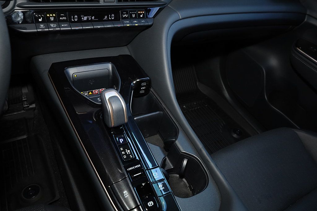 2025 Toyota Crown Signia Limited photo 29