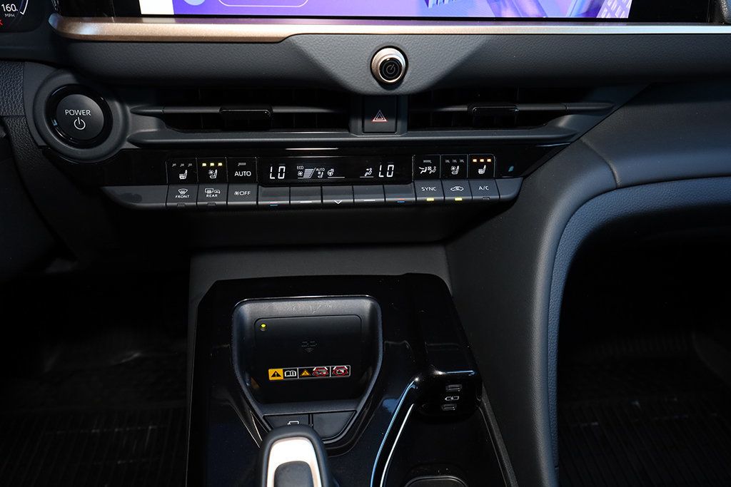 2025 Toyota Crown Signia Limited photo 30