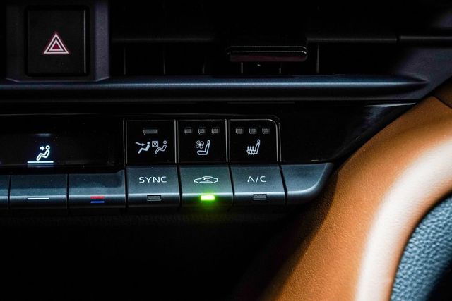 2025 Toyota Crown Signia Limited AWD - 23020281 - 30