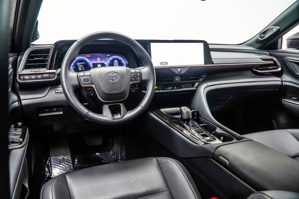 Toyota Crown Signia photo 17