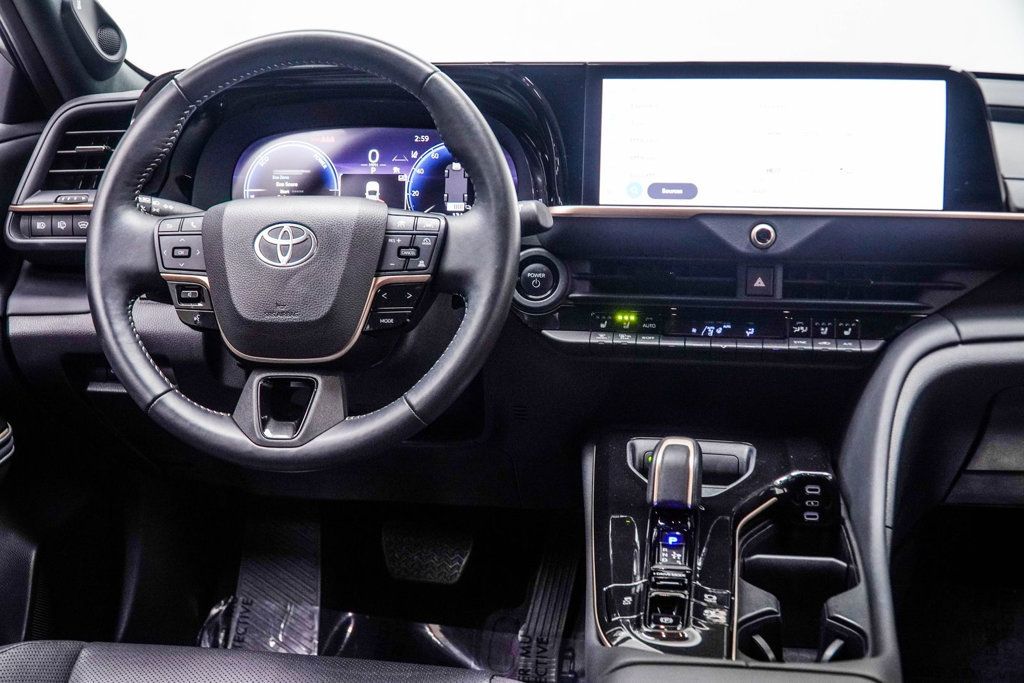 Toyota Crown Signia photo 18