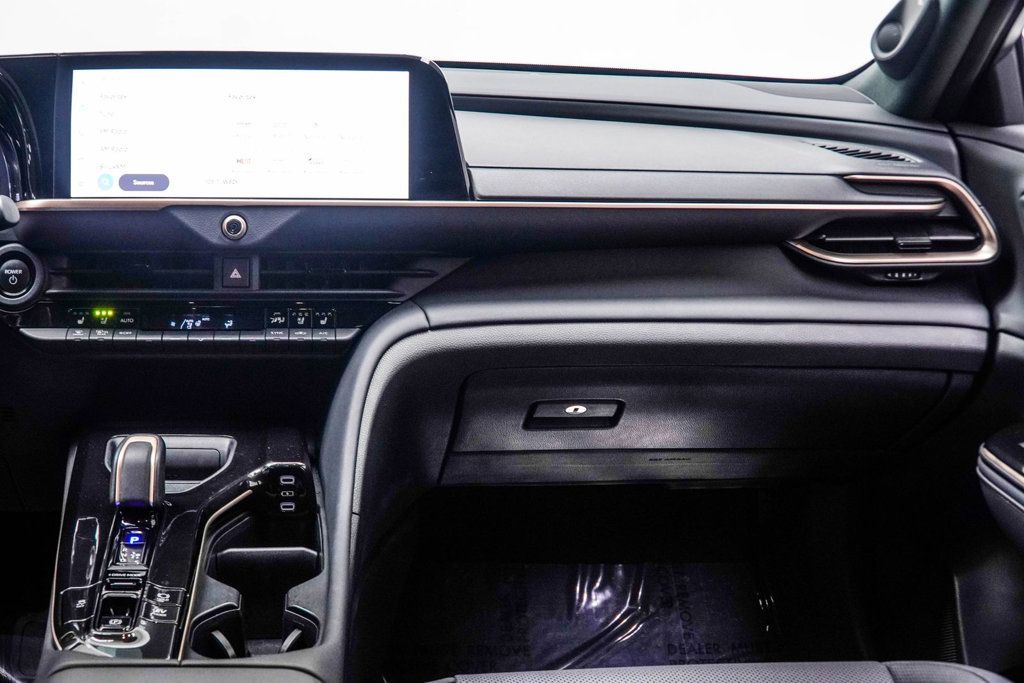 Toyota Crown Signia photo 19