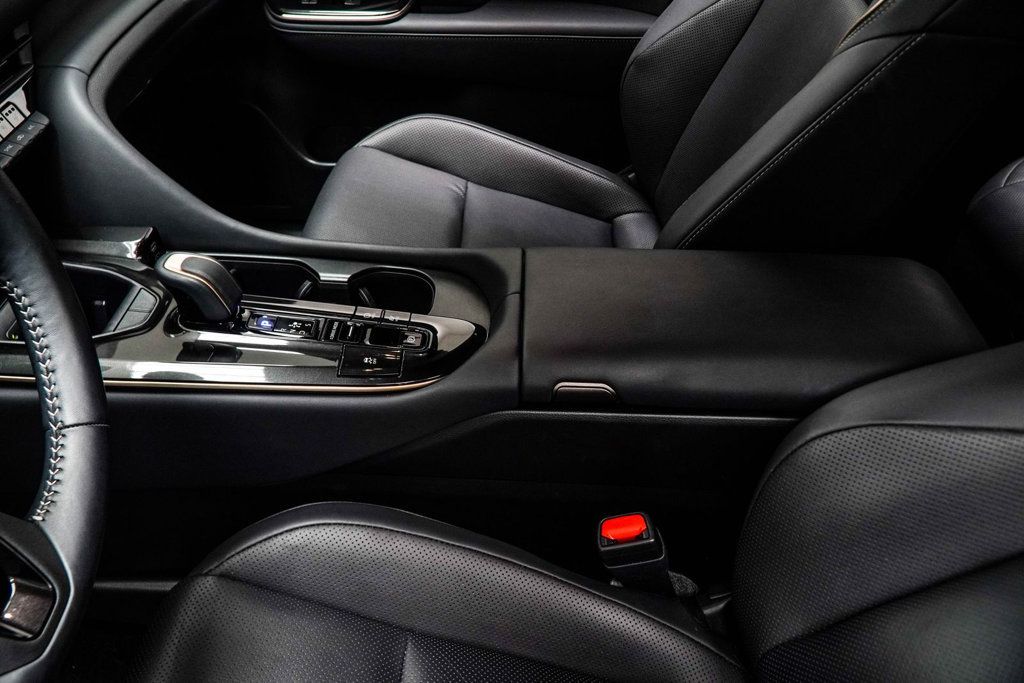 Toyota Crown Signia photo 21