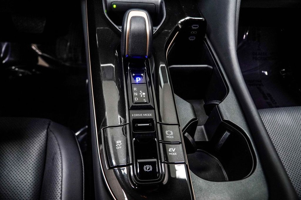 Toyota Crown Signia photo 22