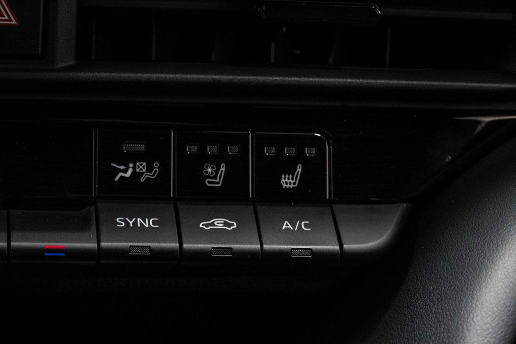 Toyota Crown Signia photo 25