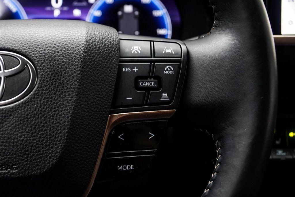 Toyota Crown Signia photo 30