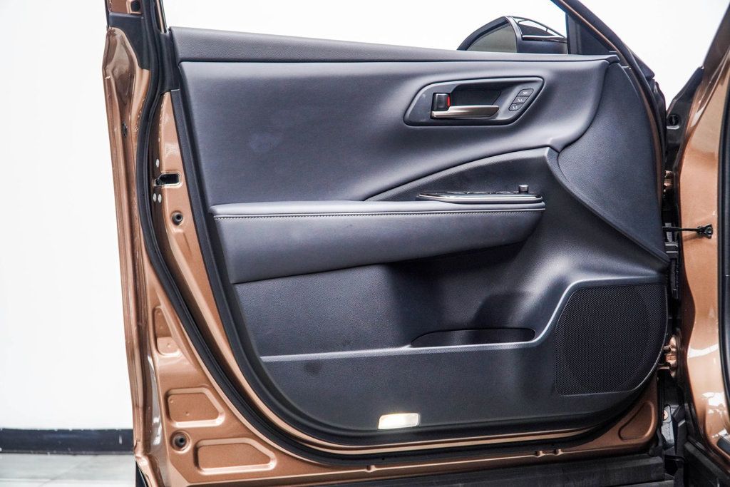 Toyota Crown Signia photo 34