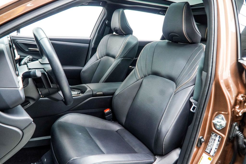 Toyota Crown Signia photo 36