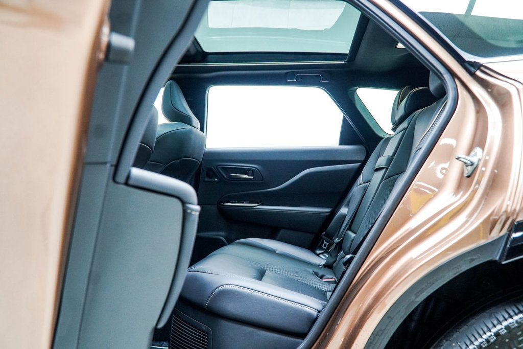 Toyota Crown Signia photo 38