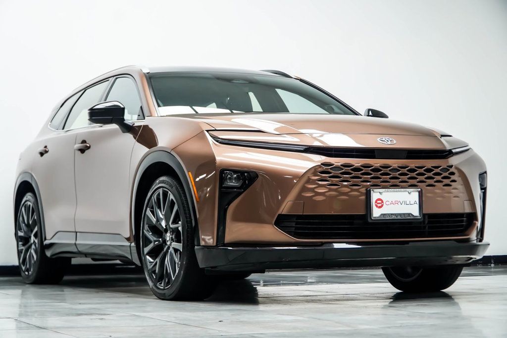Toyota Crown Signia photo 4