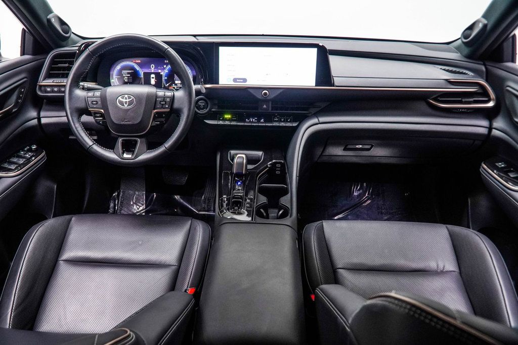 Toyota Crown Signia photo 5