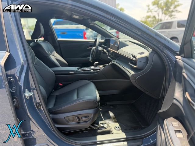 2025 Toyota Crown Signia XLE Hybrid Sport Utility 4D - 23056447 - 21